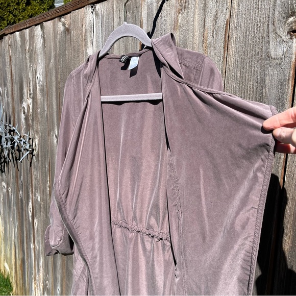 H&M Divided asymmetrical lightweight long zip up hooded trench coat size 6 - Picture 9 of 17